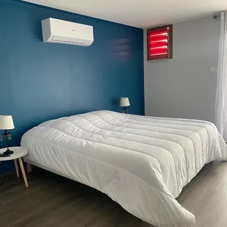 Holiday home Maison 3 Chambres, 3 Sdb, Terrasse, Piscine, Meyrie
