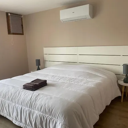 Holiday home Maison 3 Chambres, 3 Sdb, Terrasse, Piscine, Meyrie